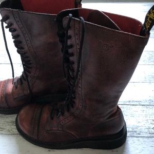 **Discontinued** Dr Martens 9A21 size 8 women